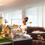 Novotel Paris La Defense Esplanade 4*