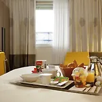 Novotel Paris La Defense Esplanade Hotell