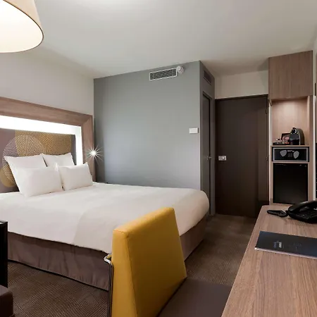 Hotel Novotel Paris La Defense Esplanade 4*