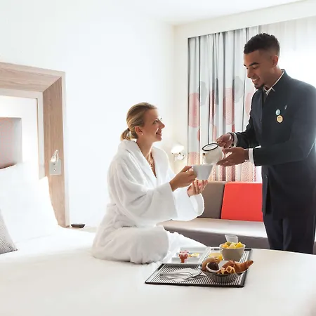 Novotel Paris La Defense Esplanade 4* Courbevoie