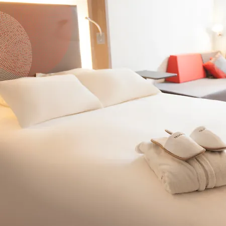 Novotel Paris La Defense Esplanade Hotel Courbevoie