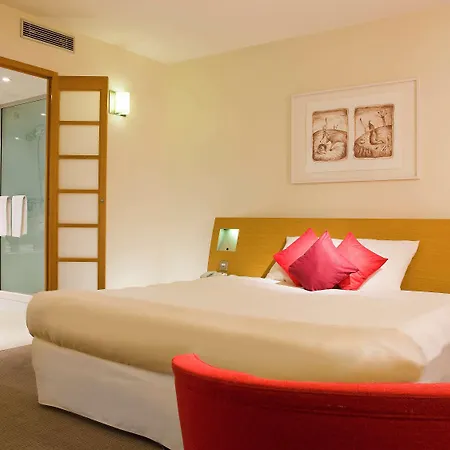 Hotel Novotel Paris La Defense Esplanade 4*