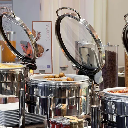 Hotel Novotel Paris La Defense Esplanade 4*