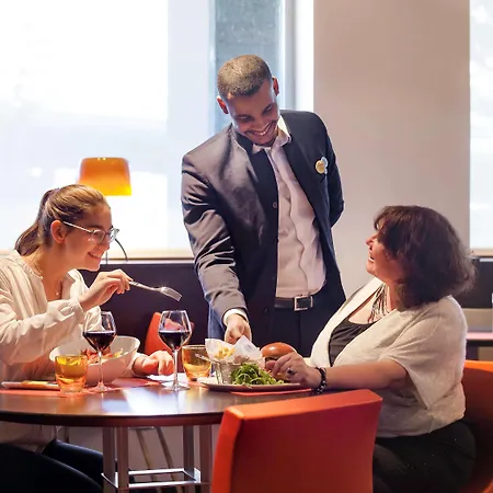 Novotel Paris La Defense Esplanade 4*