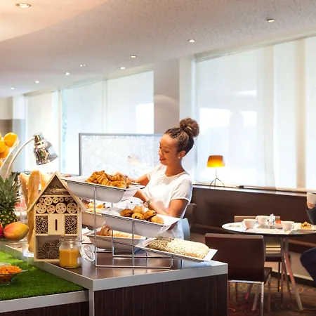 Novotel Paris La Defense Esplanade Hotel Courbevoie