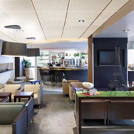 Novotel Paris La Defense Esplanade Hotel 4*