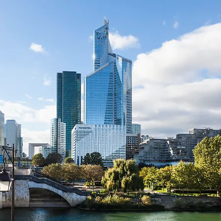Hotel Novotel Paris La Defense Esplanade 4*