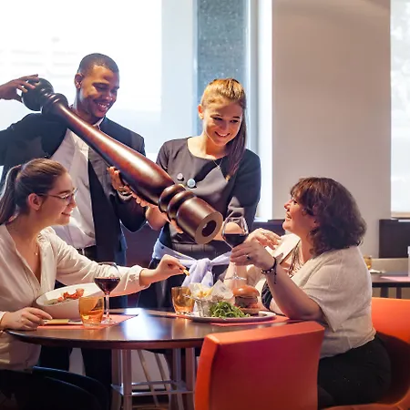 Hotel Novotel Paris La Defense Esplanade 4*
