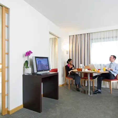 Novotel Paris La Defense Esplanade Hotel