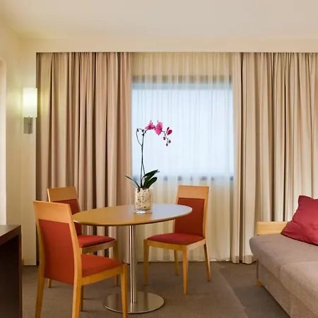 Novotel Paris La Defense Esplanade Hotel Courbevoie