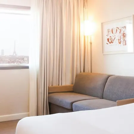 Novotel Paris La Defense Esplanade 4*