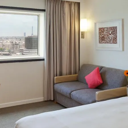 Novotel Paris La Defense Esplanade Hotel