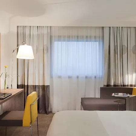 Novotel Paris La Defense Esplanade 4*
