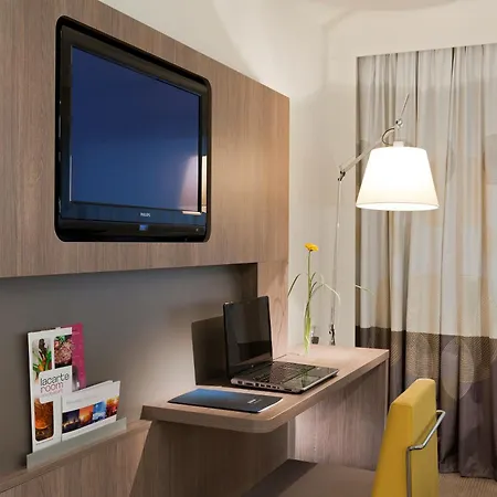 Novotel Paris La Defense Esplanade Hotel Courbevoie