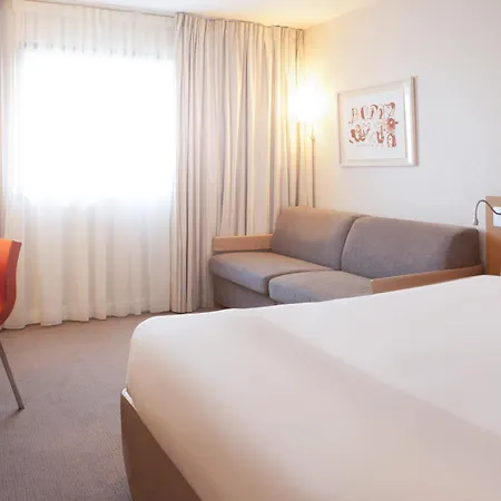 Hotel Novotel Paris La Defense Esplanade 4*