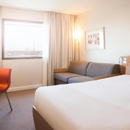 Novotel Paris La Defense Esplanade 4*