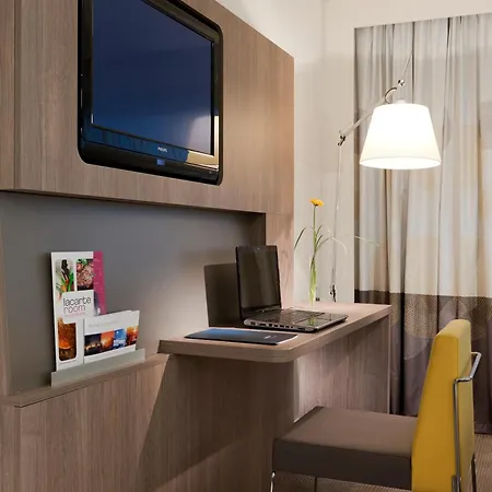 Novotel Paris La Defense Esplanade 4* Courbevoie