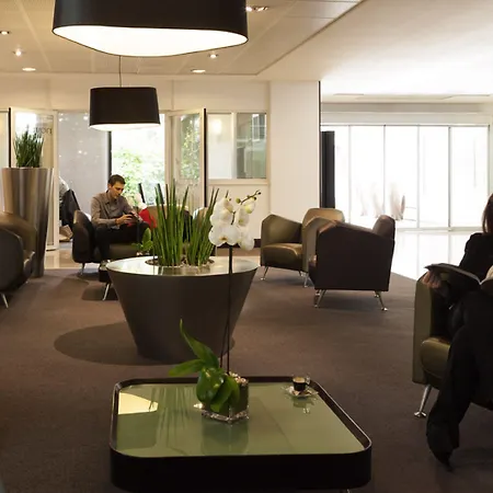 Novotel Paris La Defense Esplanade Hotel 4*