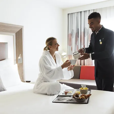 Novotel Paris La Defense Esplanade Courbevoie