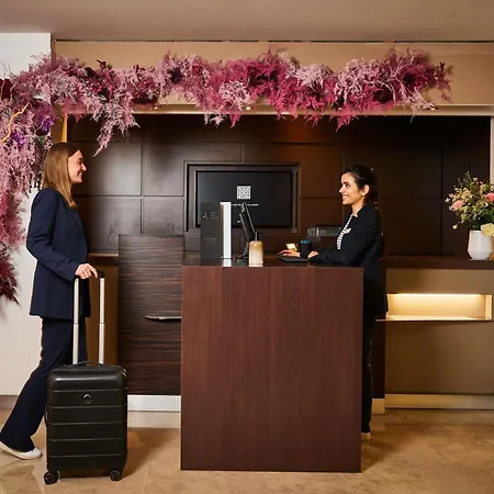 Novotel Paris La Defense Esplanade فندق 4*