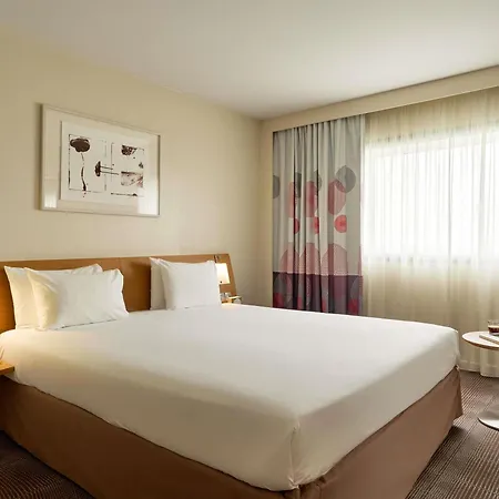 Novotel Paris La Defense Esplanade 4*