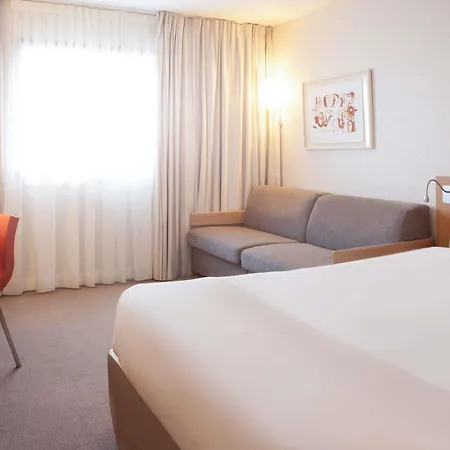 Novotel Paris La Defense Esplanade 4* Courbevoie