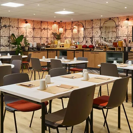 Novotel Paris La Defense Esplanade 4*
