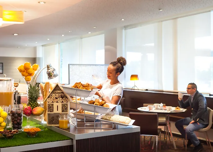 Novotel Paris La Defense Esplanade 4*