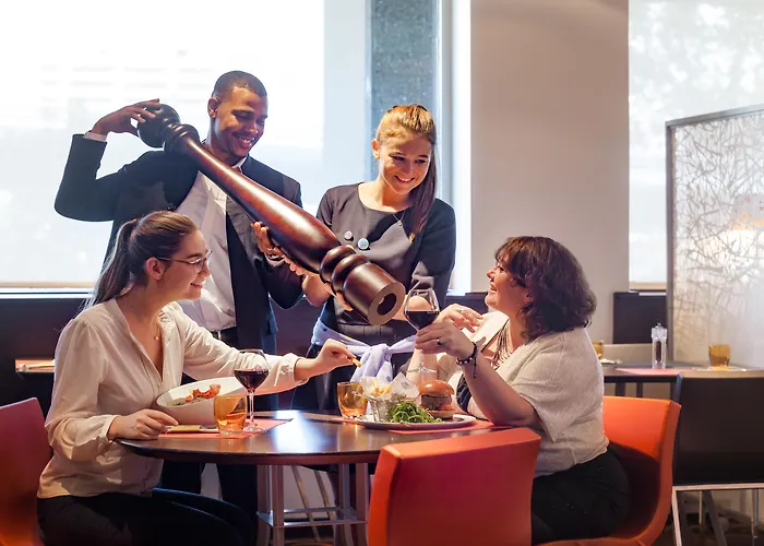 فندق Novotel Paris La Defense Esplanade 4*